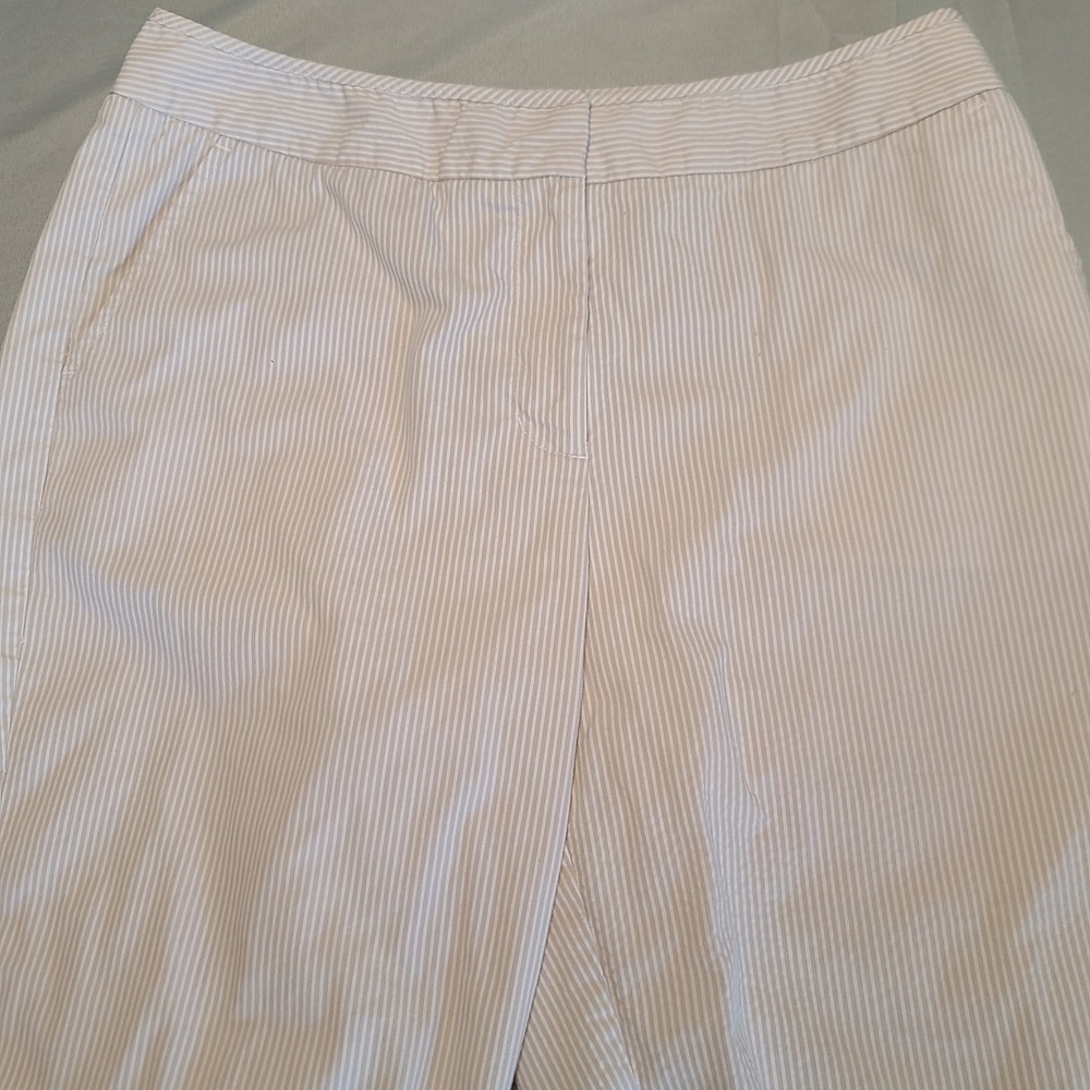 Chico's Seersucker Walking Shorts Women 1 Short Beige White Striped Stretch Knee